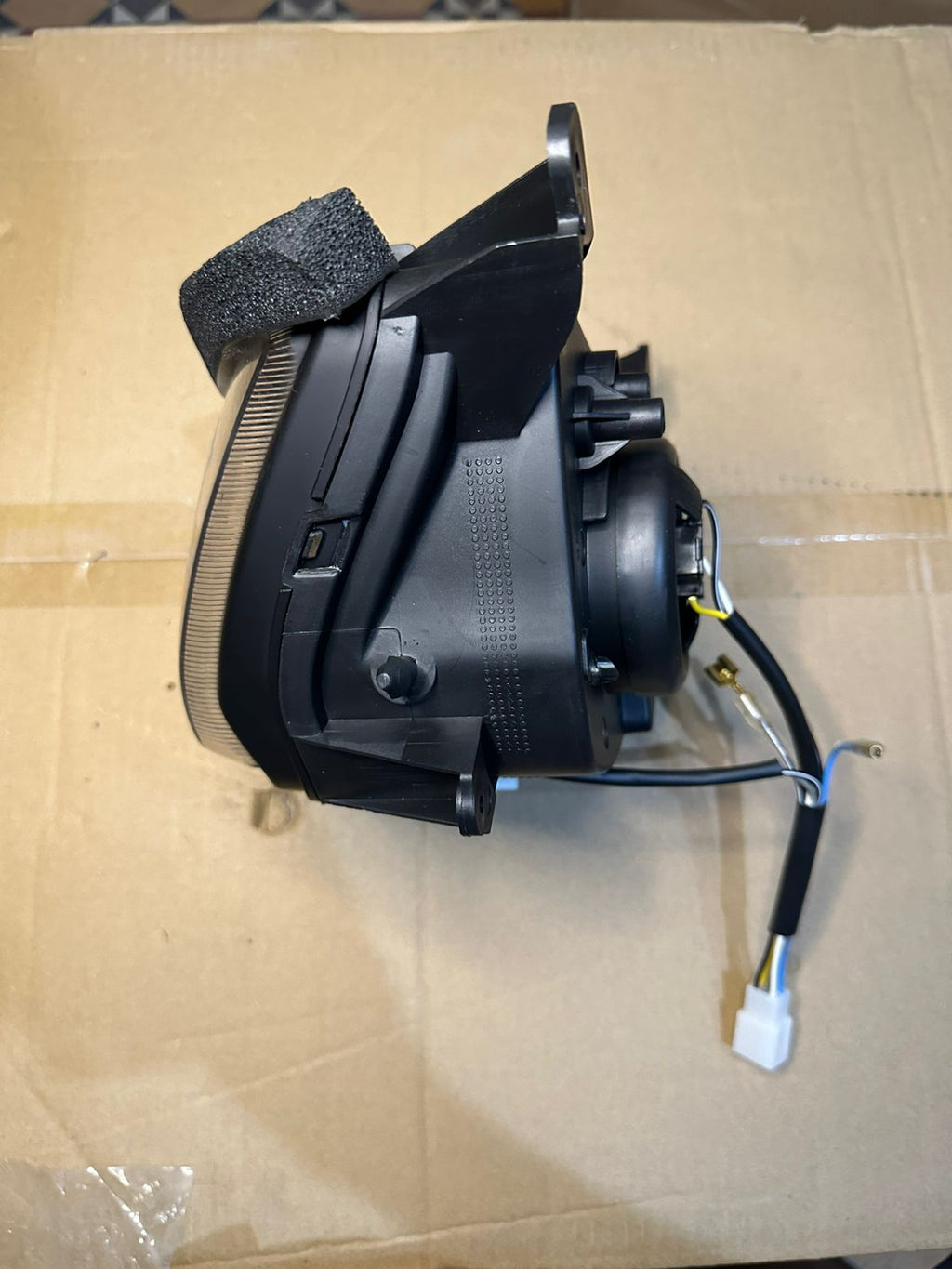 Suzuki GR150 Headlight Beam